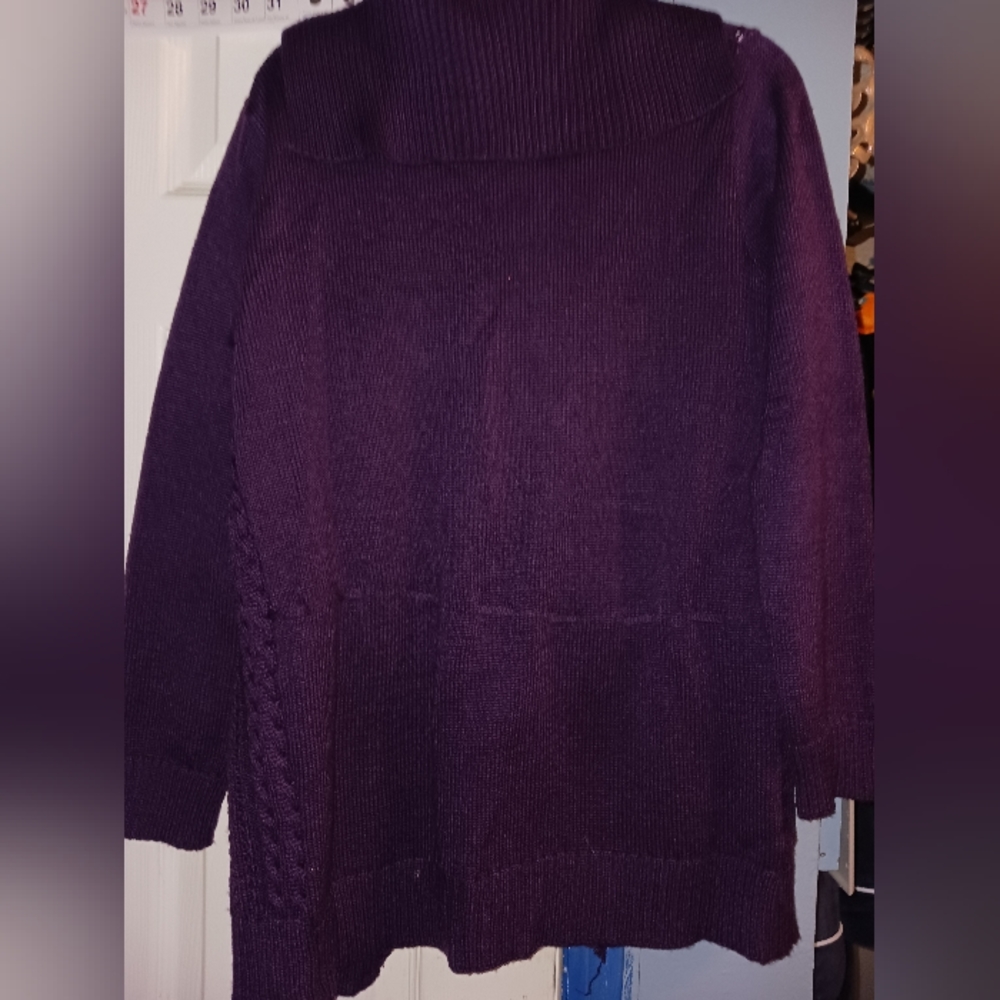Sweater - Picture 7 of 7